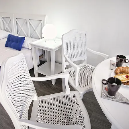Corralejo Lodge *